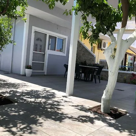 Chrysanthi's * ファリラキ