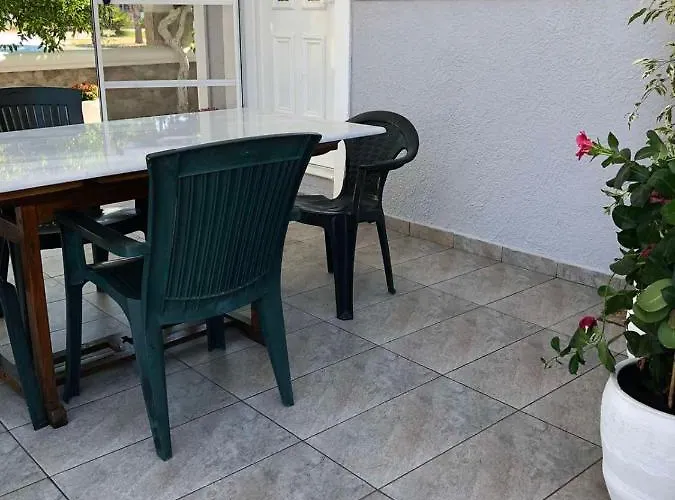 Chrysanthi's Apartmán *