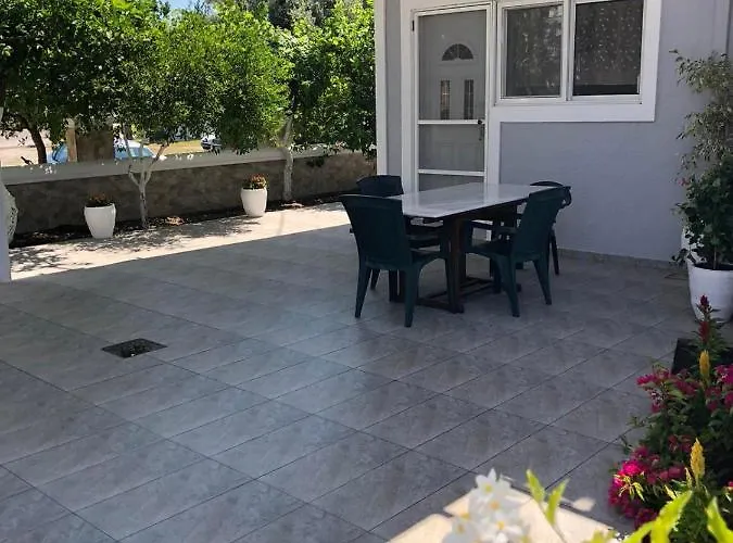 Chrysanthi's ファリラキ